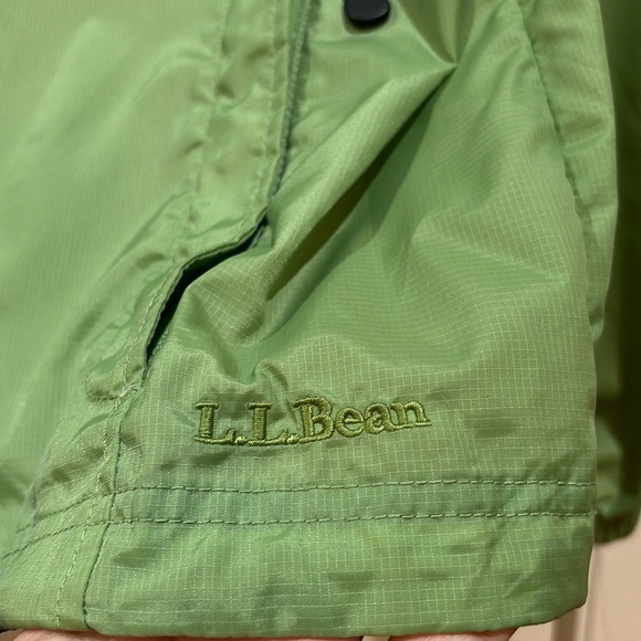 Woman’s L.L. Bean Rain Jacket O BUX3. Hooded, Nylon, lightweight. EUC! - Picture 2 of 10